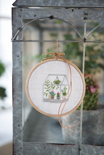 embroidery frame -greenhouse-