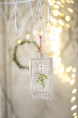 embroidery tag -holly leaves-